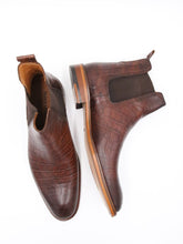 Lade das Bild in den Galerie-Viewer, Chelsea Boots Italiänisch Komplett aus Lederr in Braun mit Muster
